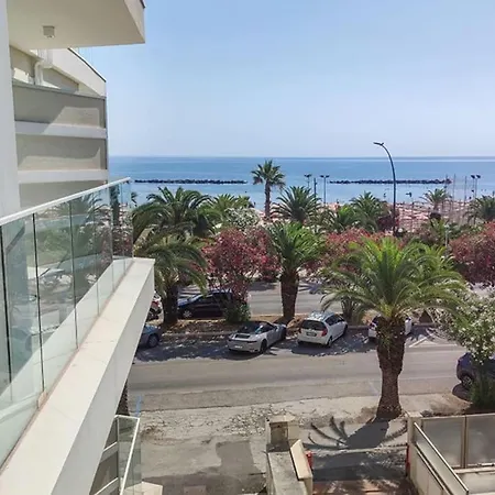Suite Lovely Fronte Mare Con Servizio Spiaggia San Benedetto del Tronto Exterior photo