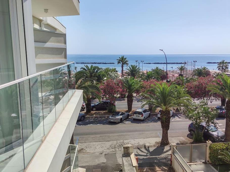 Apartment Lovely Fronte Mare Con Servizio *