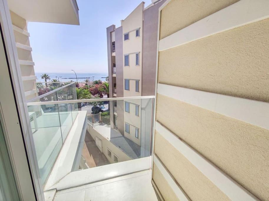 Lovely Fronte Mare Con Servizio San Benedetto del Tronto