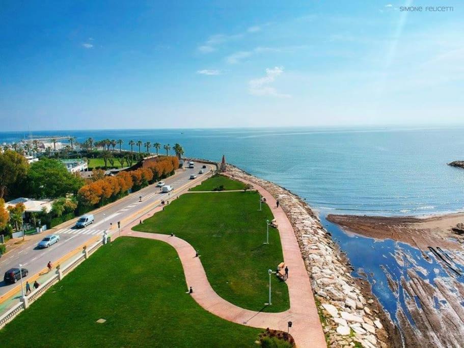 Apartment Lovely Fronte Mare Con Servizio *